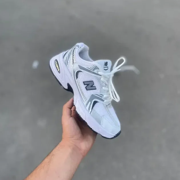 حذاء New balance 530 أبيض فضي